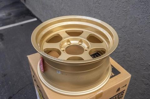 Volk Racing TE37XT 17×8.5 -10 offset 6×139 Gold